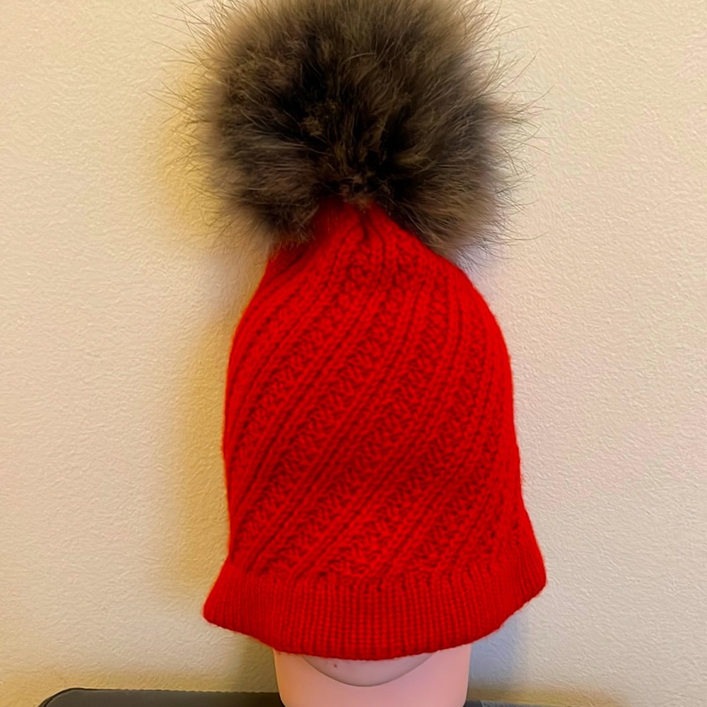 RAFFAELLO BETTINI
Red cashmere, pompom hat BeBold  don’t shrink to please anyone